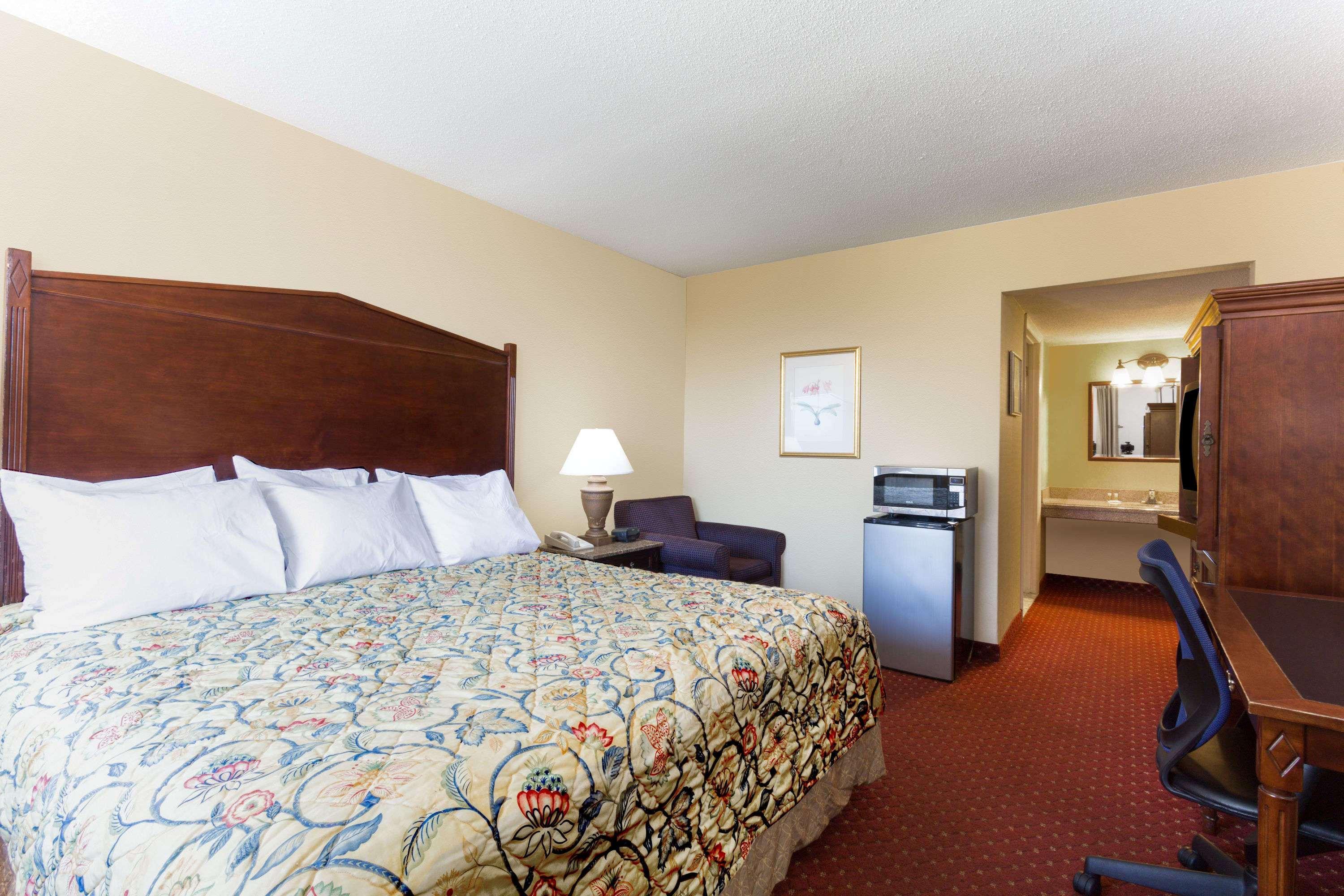 Days Inn By Wyndham Washington Dc/Gateway Εξωτερικό φωτογραφία