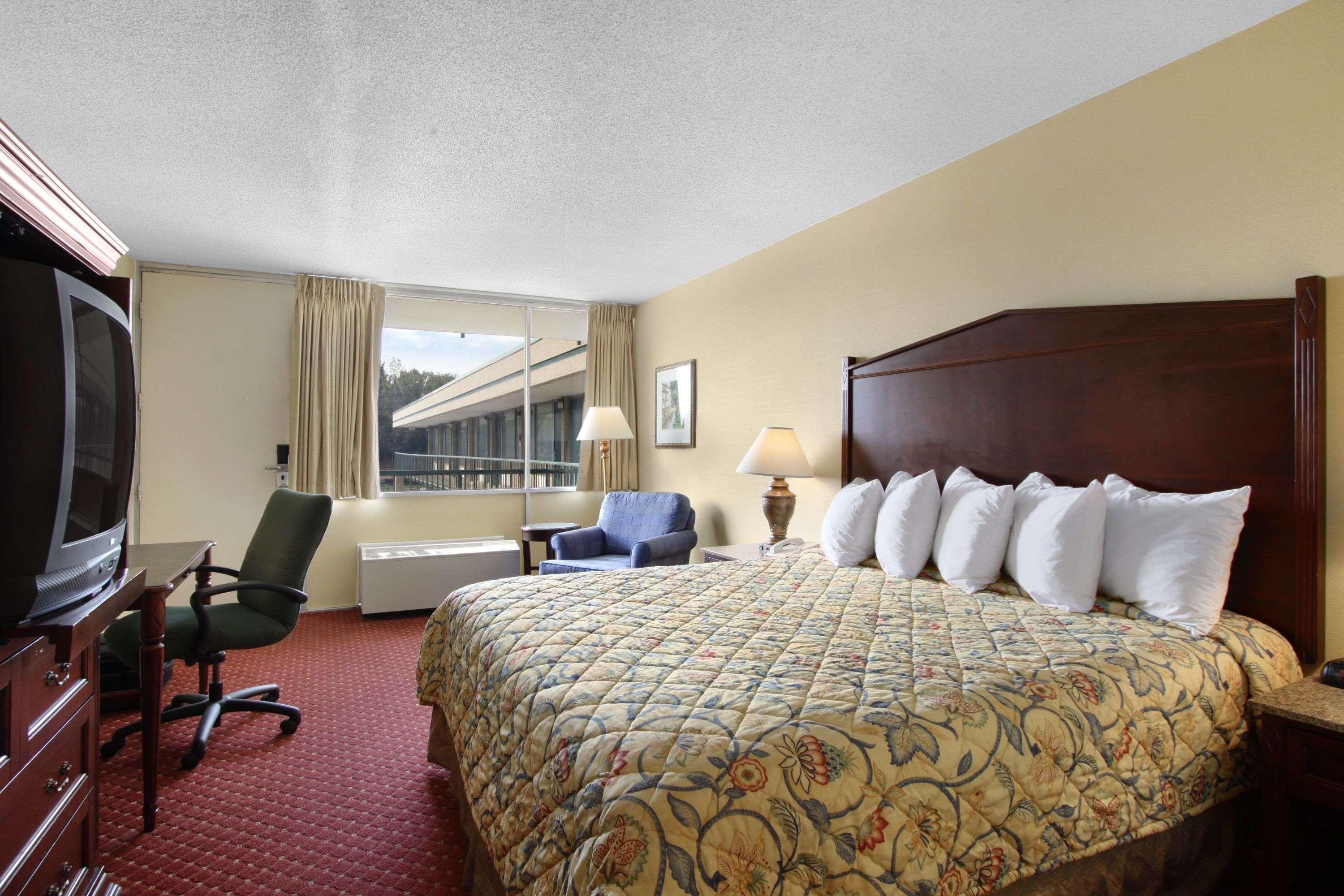 Days Inn By Wyndham Washington Dc/Gateway Εξωτερικό φωτογραφία