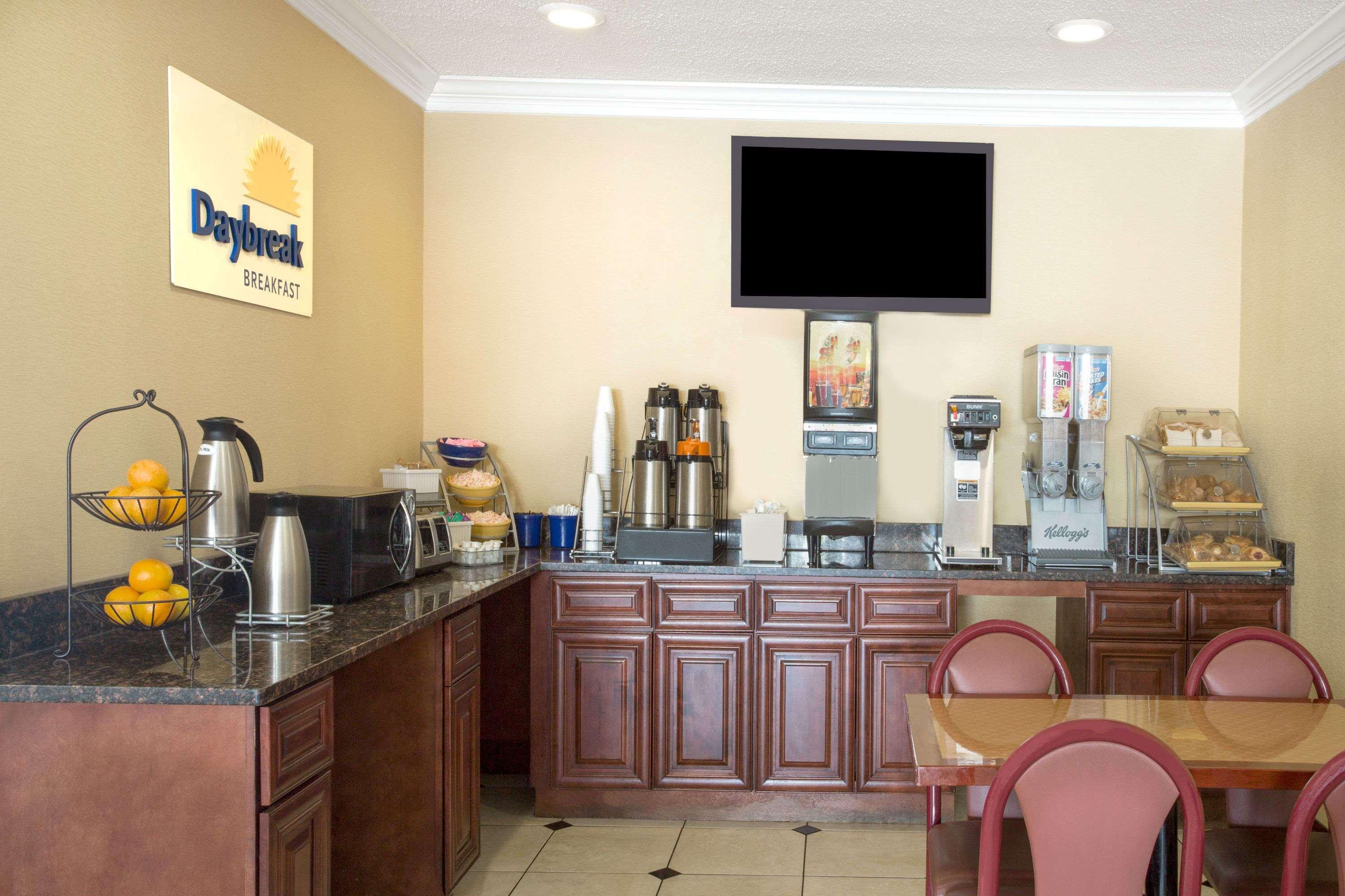 Days Inn By Wyndham Washington Dc/Gateway Εξωτερικό φωτογραφία